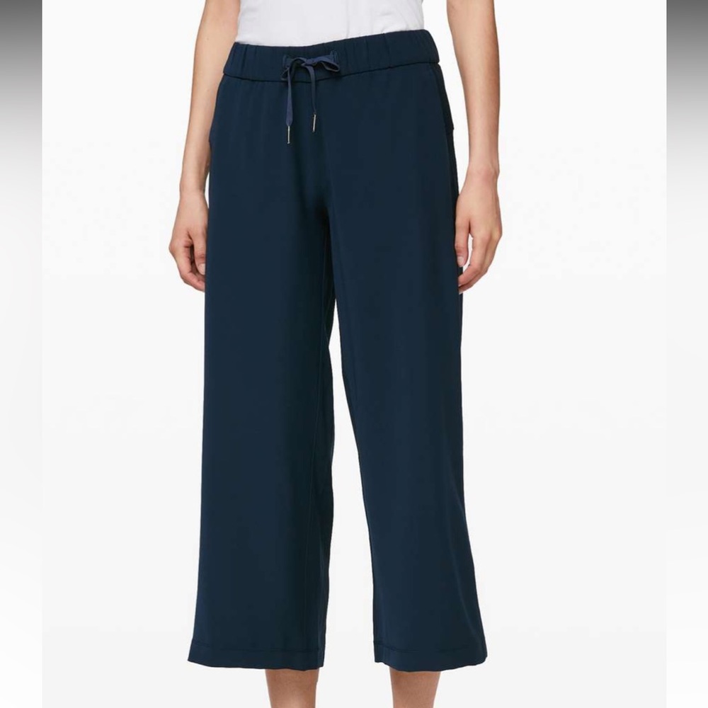 Lululemon on the fly wide leg 7/8 pant woven